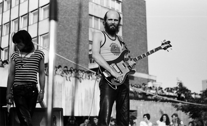 Azok a 70-es 80-as évek – Piramis koncertfotók 1979.06.01. Tatabánya, Centrum Áruház parkoló