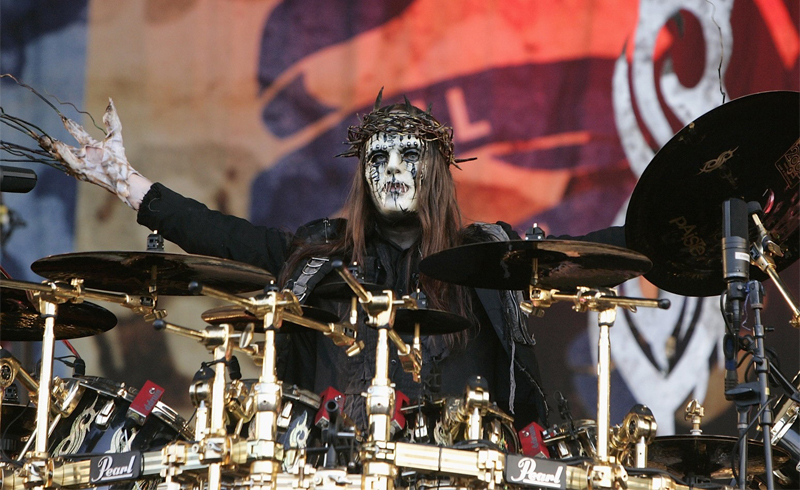 46 évesen elhunyt Joey Jordison, a Slipknot alapító tagja, egykori dobosa