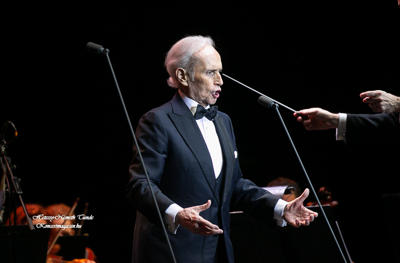Nemzedékének egyik legkiválóbb operaénekese, José Carreras Budapesten koncertezett