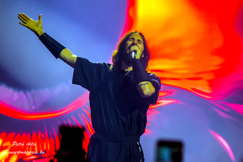 Nem a messiás, csak Jared Leto – Koncertbeszámoló – Thirty Seconds to Mars az MVM Dome-ban